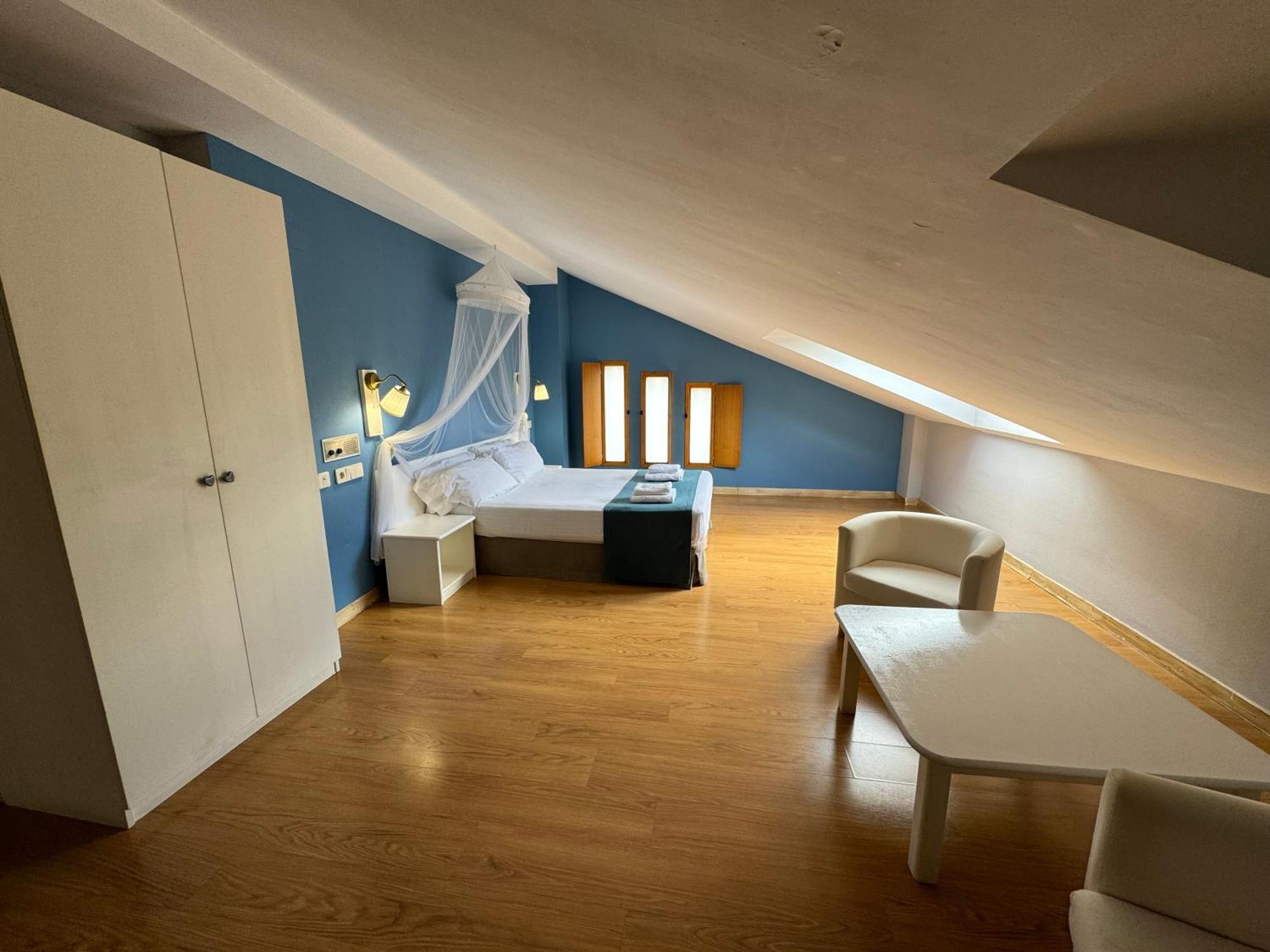 Hotel Jakue Puente la Reina Exteriör bild