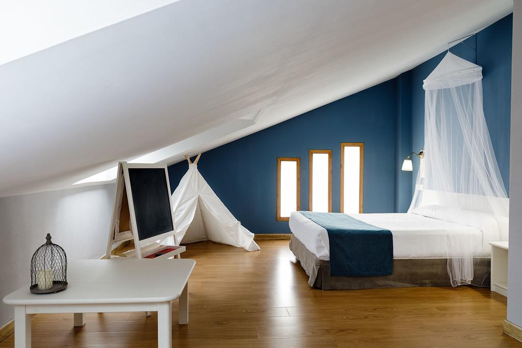 Hotel Jakue Puente la Reina Exteriör bild